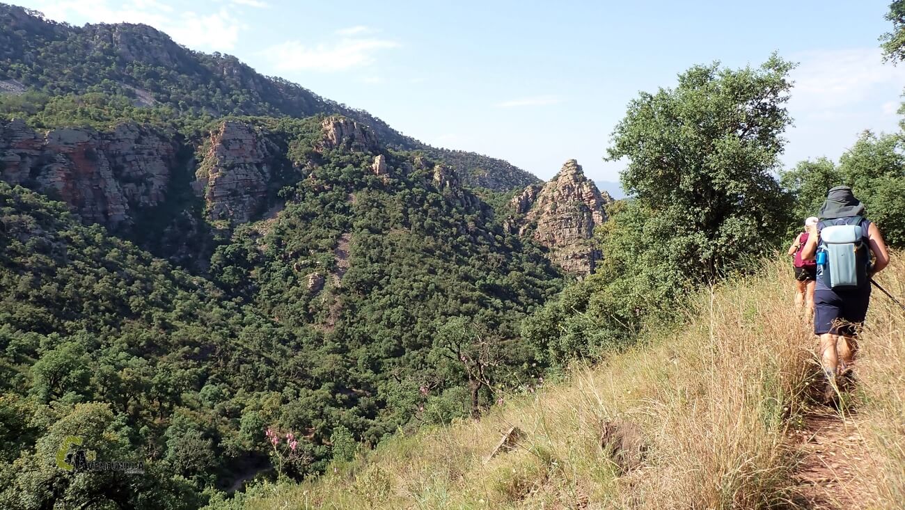 Peña del Castellet al fondo