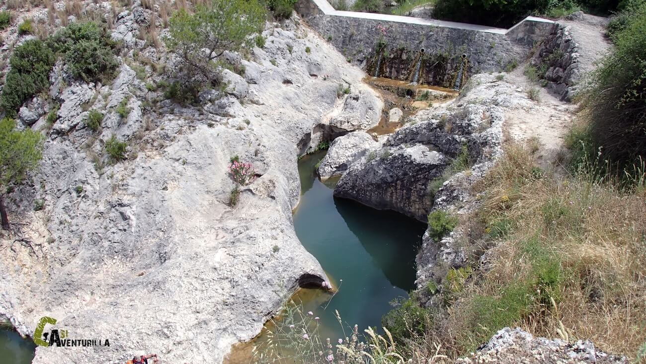 Pequeña presa en el barranco