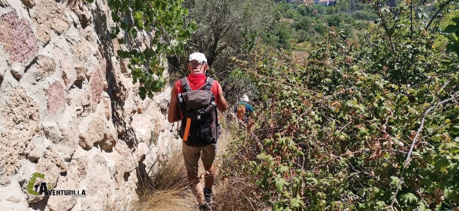 sendero de acorte de la carretera