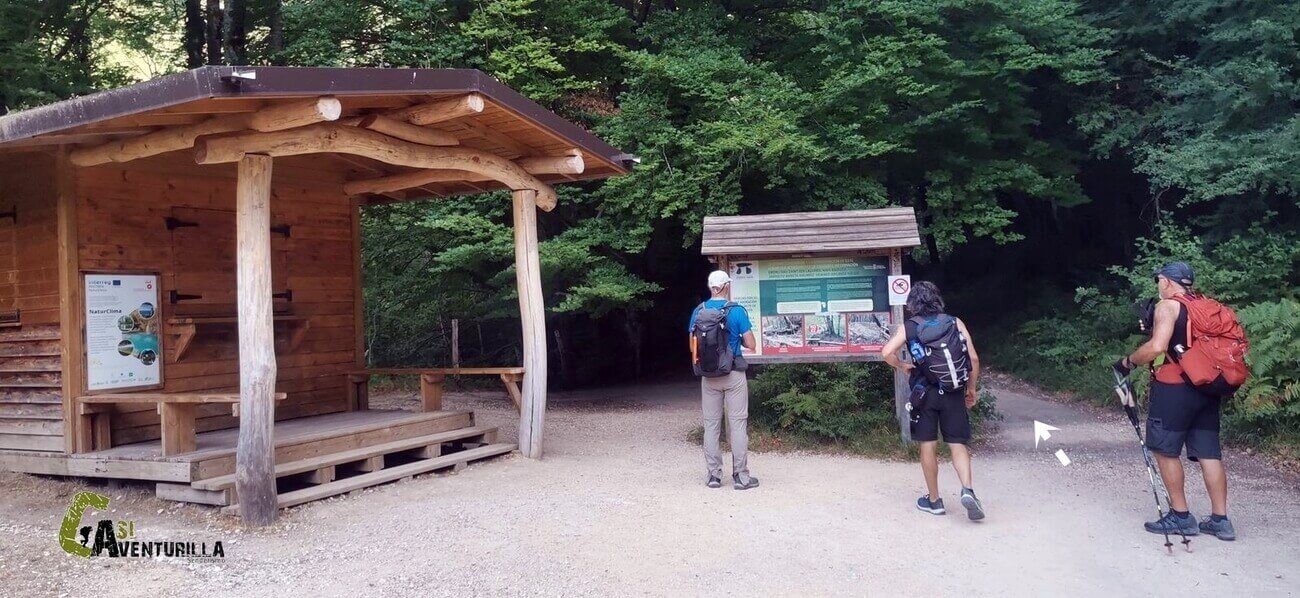 Comenzamos el sendero hacia el nacimiento