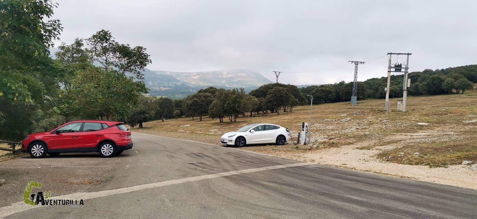 Aparcamiento del Alto de la Concha para descender a Ojo Guareña