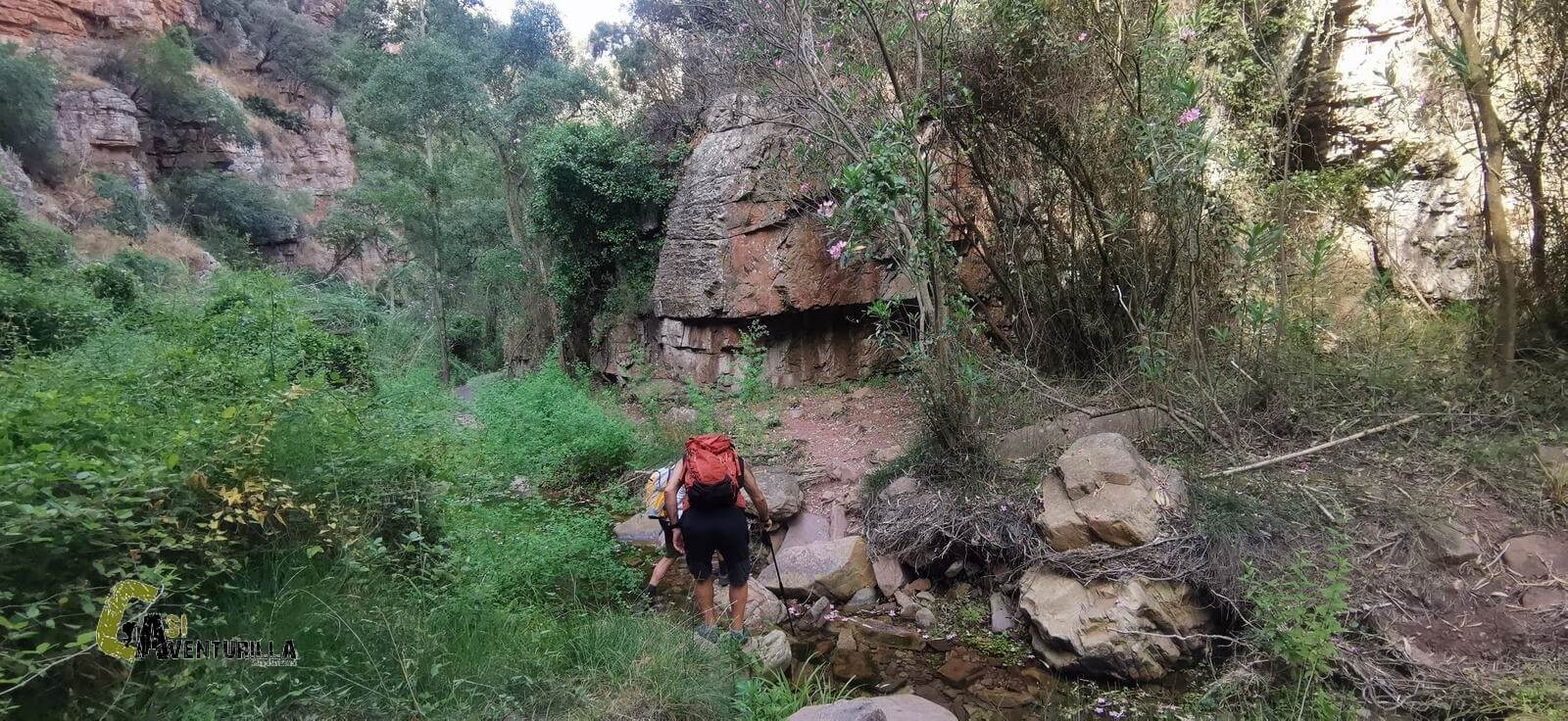 Cruzando el arroyo del barranco de castro