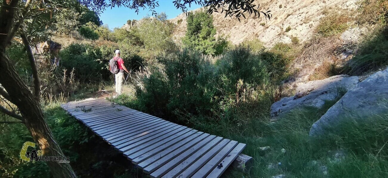 Cruces del rio Alcala con pasarelas de madera