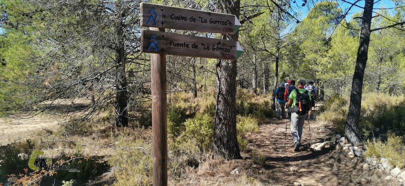 Hacia la fuente y cueva de la Gorriza