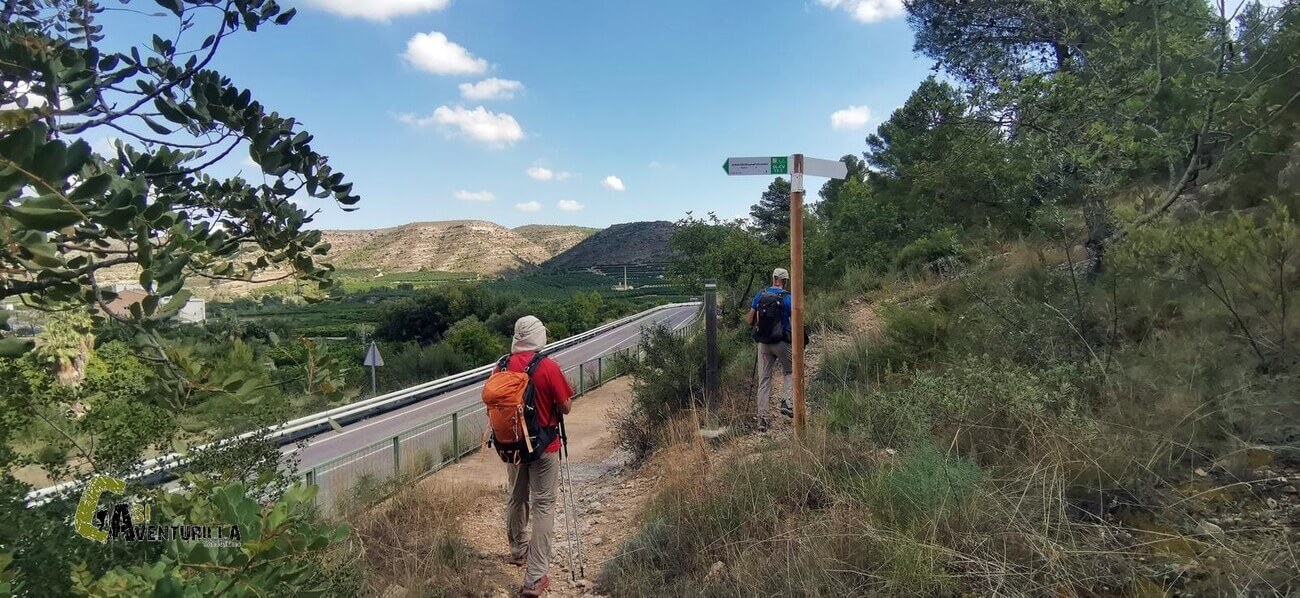 Desvio para subir al castillo de Peñarroya