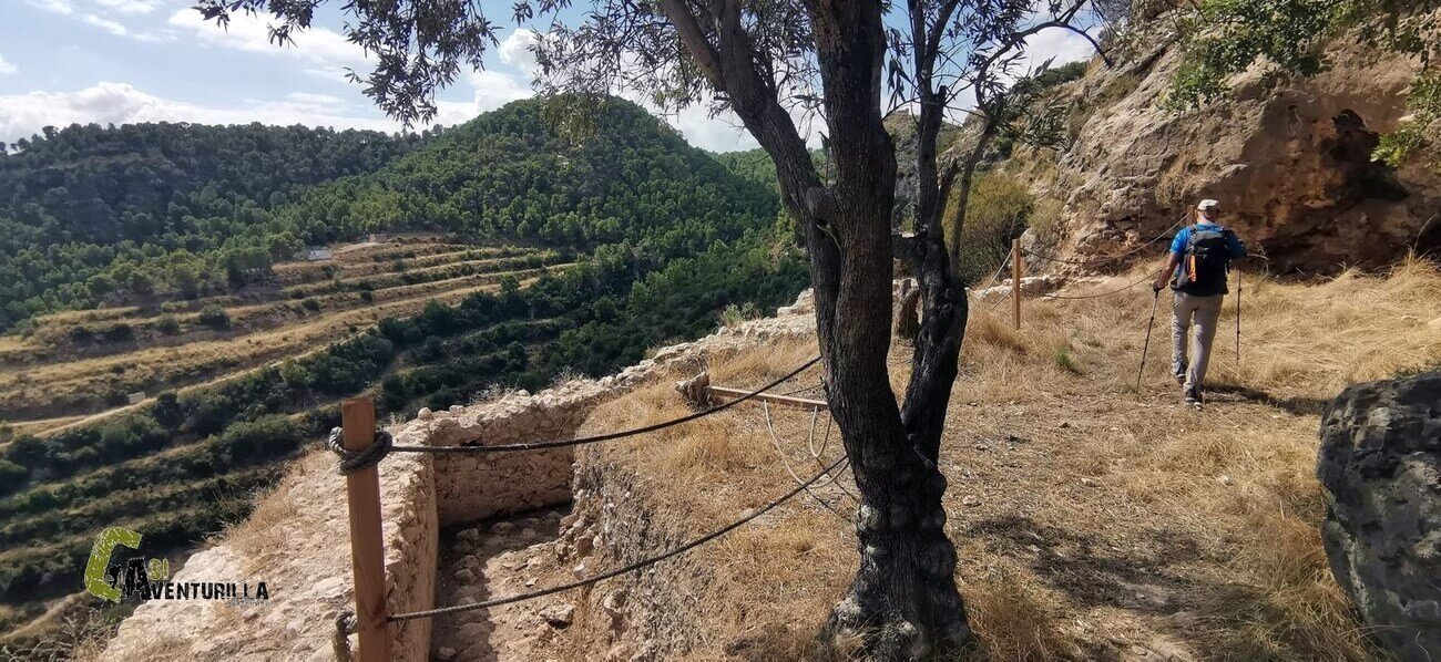 Pasamos por un foso del castillo