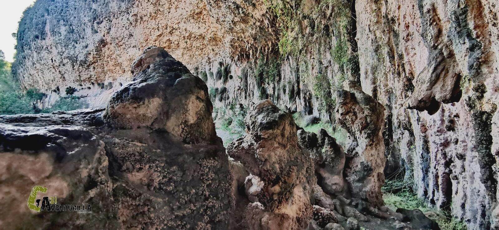 Cueva en el barranco del Llop en Sumacarcer