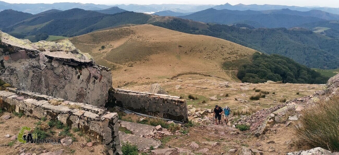 Escalera de piedra para llegar a la Fortaleza de Alkurruntz