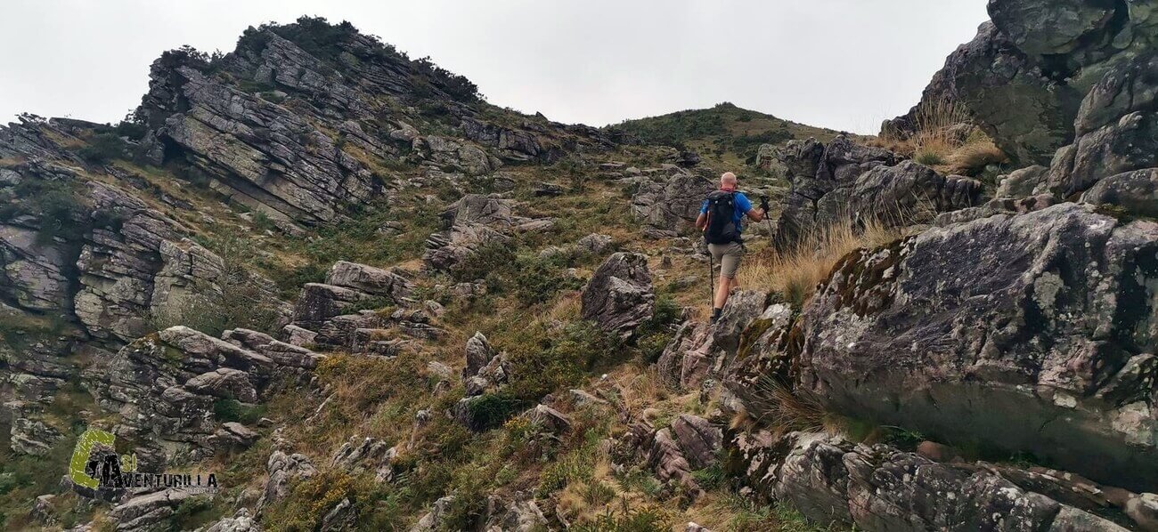 Zona de rocas en la subida al Atxuria