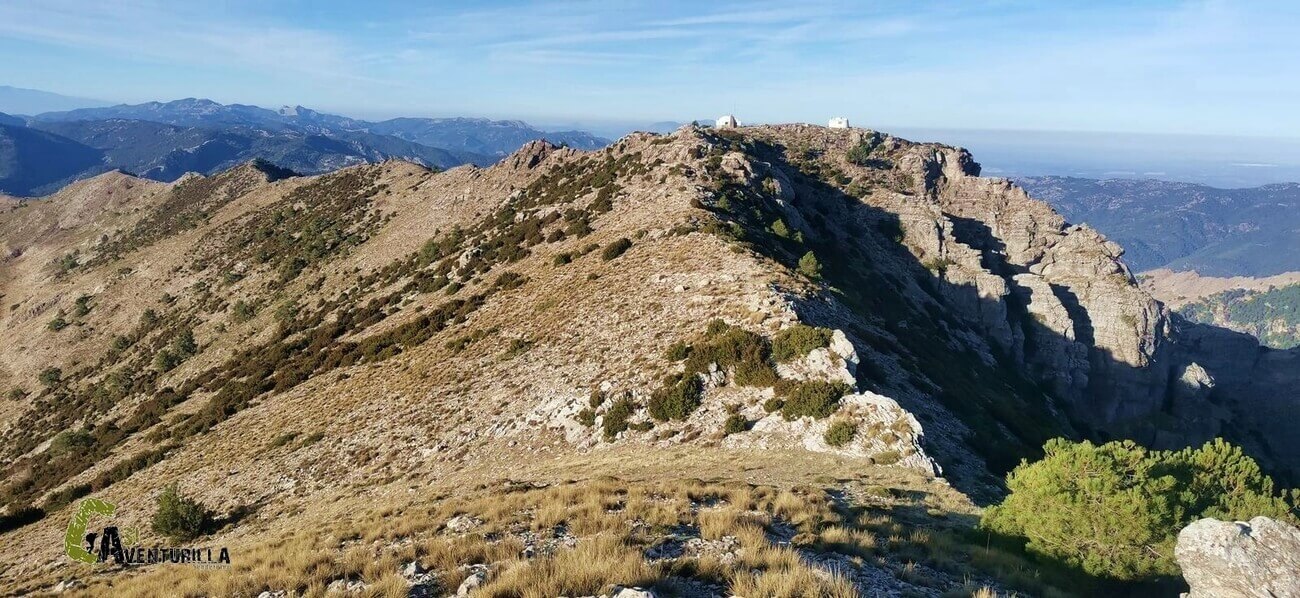 Cima del Banderillas y vista hacia los refugios