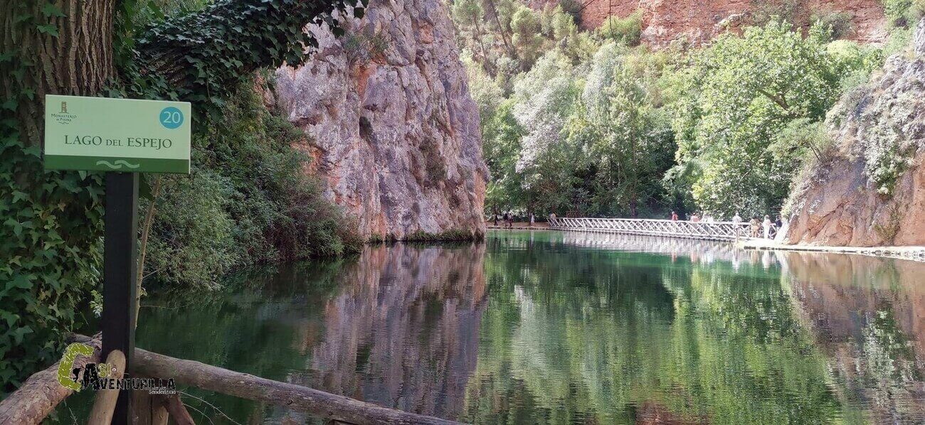 Lago del Espejo en el Monasterio de Piedra