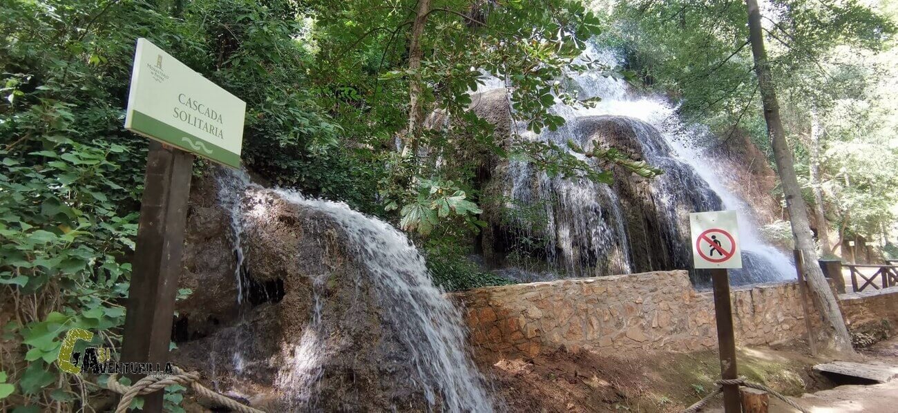 Cascada Solitaria en el Monasterio de Piedra
